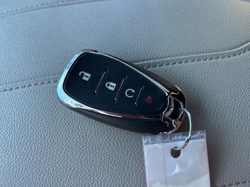 Used 2022 Chevrolet Traverse LS image 49