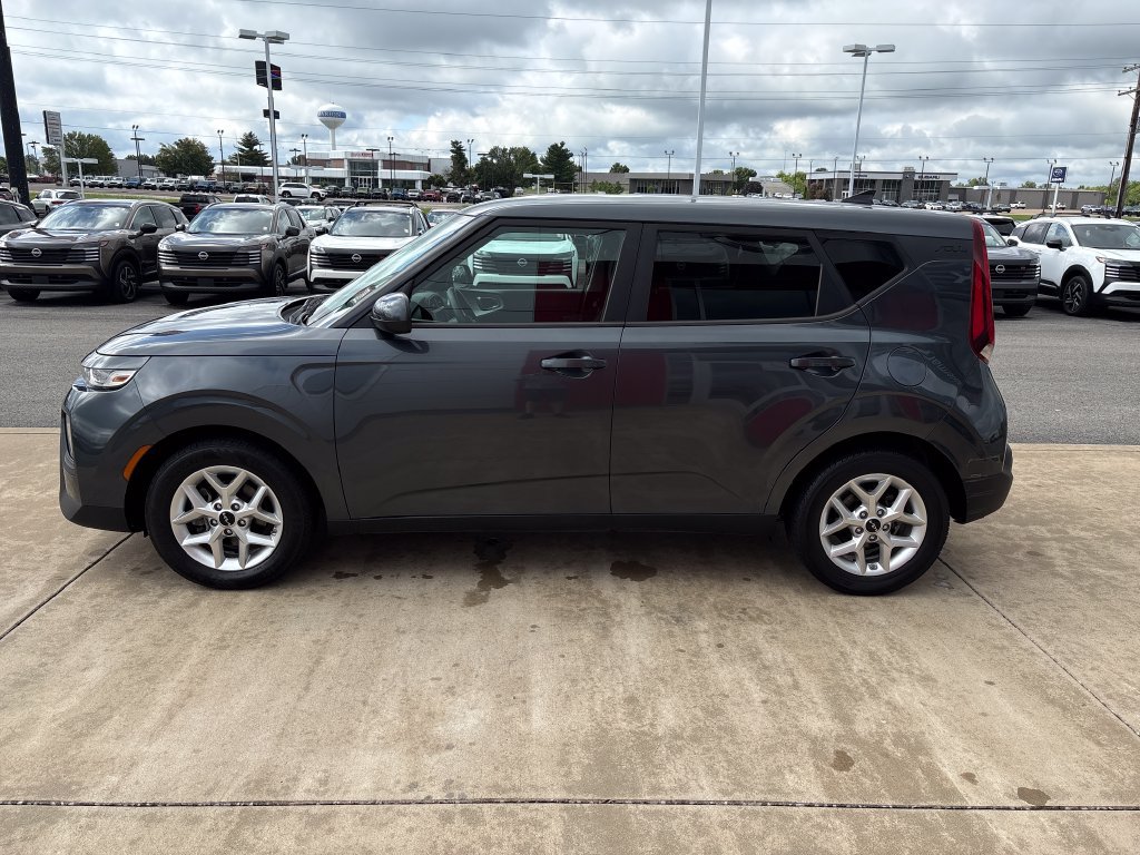 Used 2022 Kia Soul LX w/ Technology Package FWD image 2