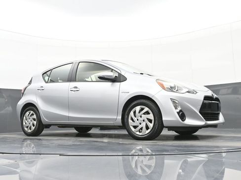 Used 2015 Toyota Prius C Four image 35