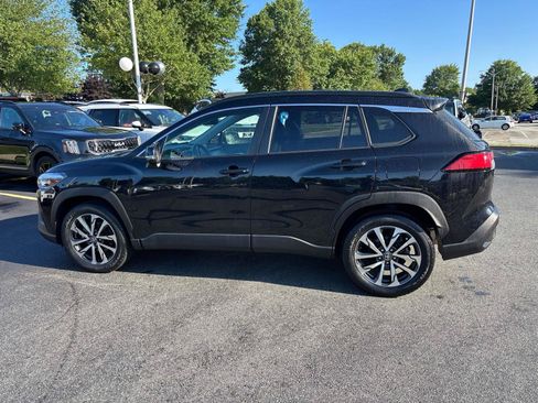 Used 2022 Toyota Corolla Cross XLE AWD/4WD image 2