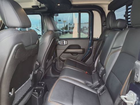 Used 2025 Jeep Gladiator Sport AWD/4WD image 24
