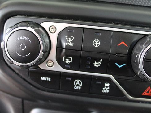 Used 2018 Jeep Wrangler Unlimited Sahara AWD/4WD image 41