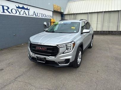 Used 2022 GMC Terrain SLE w/ Driver Convenience Package