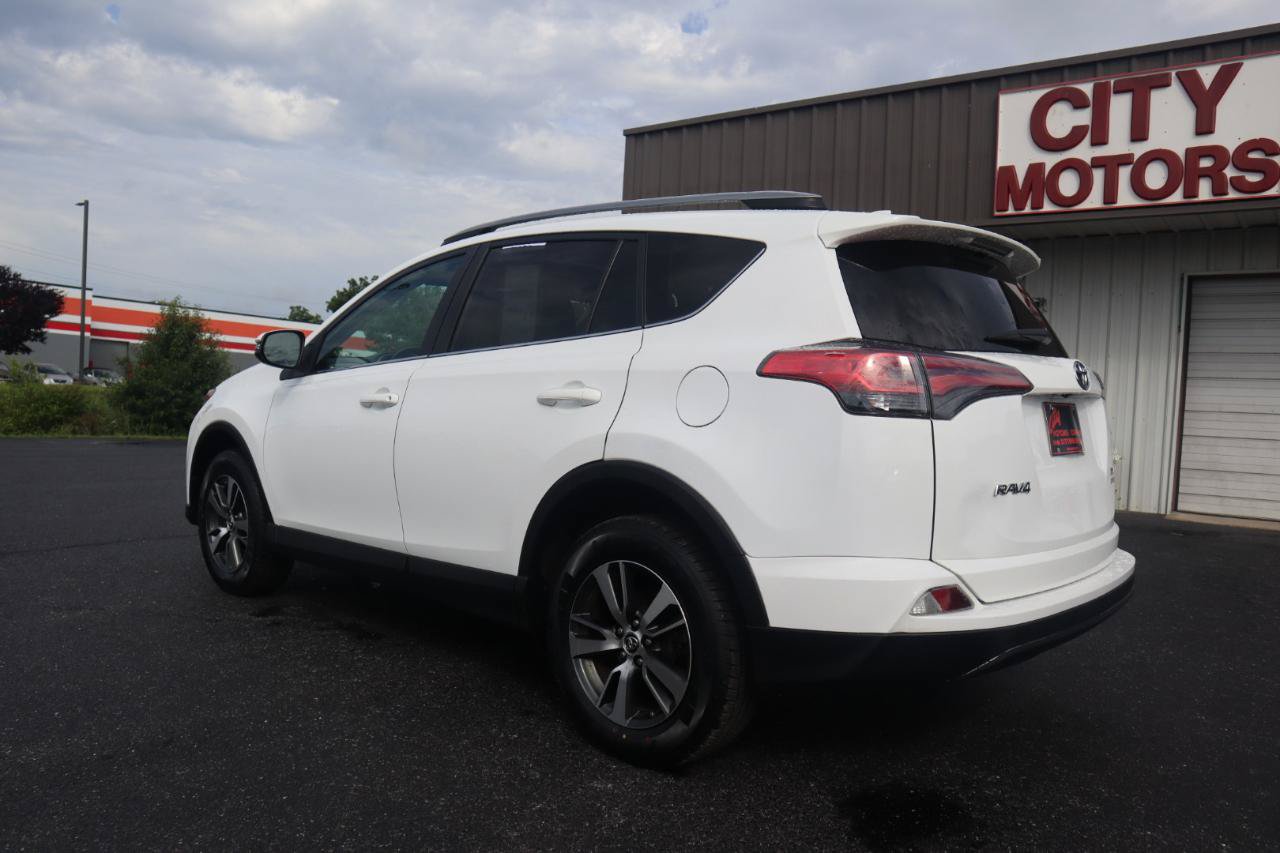 Used 2017 Toyota RAV4 XLE AWD/4WD image 16