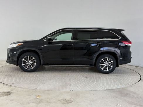 Used 2017 Toyota Highlander XLE AWD/4WD image 2