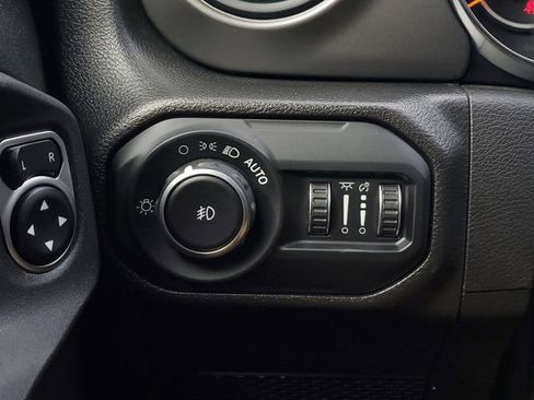 Certified 2022 Jeep Wrangler Unlimited Sport S image 32