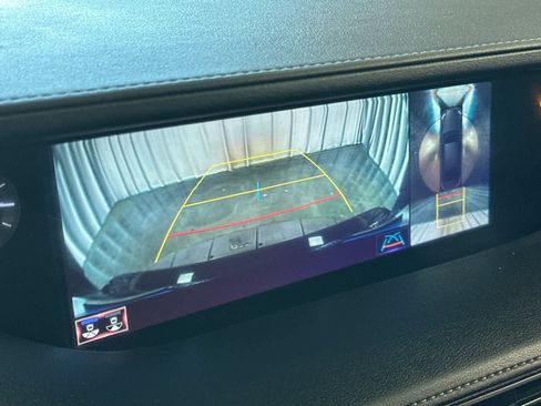 Used 2020 Lexus LS 500h w/ Luxury Package RWD image 19
