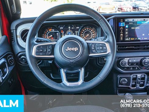 Used 2025 Jeep Wrangler Unlimited Sahara AWD/4WD image 29
