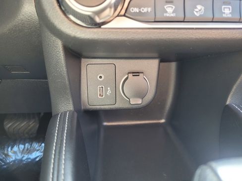 Used 2020 Nissan Kicks SV FWD image 16