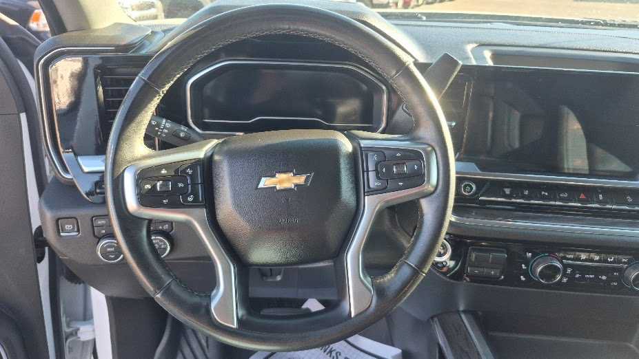 Used 2024 Chevrolet Silverado 2500 LTZ w/ LTZ Convenience Package AWD/4WD image 16