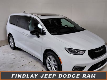 New 2026 Chrysler Pacifica Select