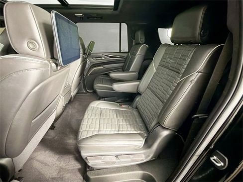 Used 2024 Cadillac Escalade ESV V image 26