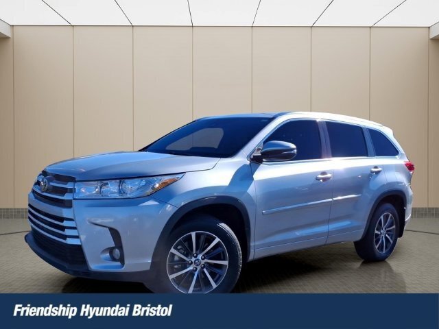 Used 2017 Toyota Highlander XLE AWD/4WD image 1