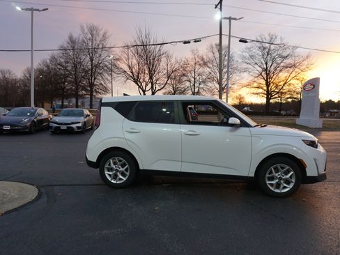 Used 2024 Kia Soul LX w/ Option Group 015 image 3
