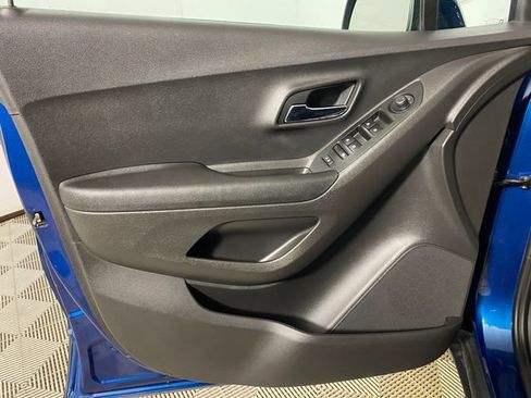 Used 2020 Chevrolet Trax LT AWD/4WD image 11