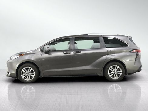 Used 2024 Toyota Sienna Limited AWD/4WD image 2