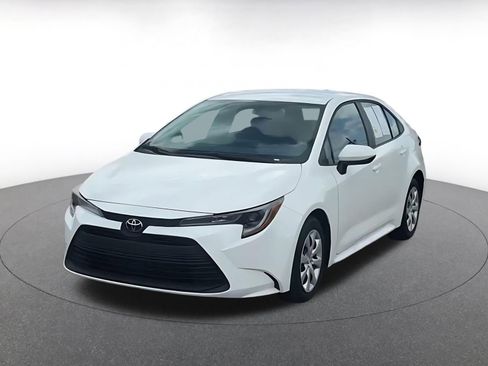 Used 2025 Toyota Corolla LE image 5