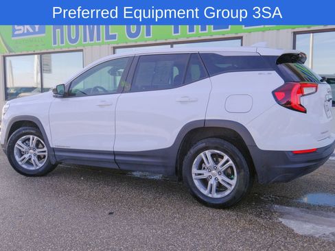 Used 2024 GMC Terrain SLE image 4