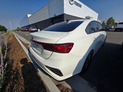 Used 2019 Kia Forte LXS FWD image 5