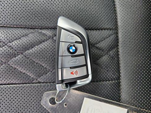 Used 2022 BMW ALPINA B7 xDrive w/ Luxury Rear Seating Package image 37