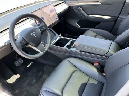 Used 2024 Tesla Model Y Long Range AWD/4WD image 10