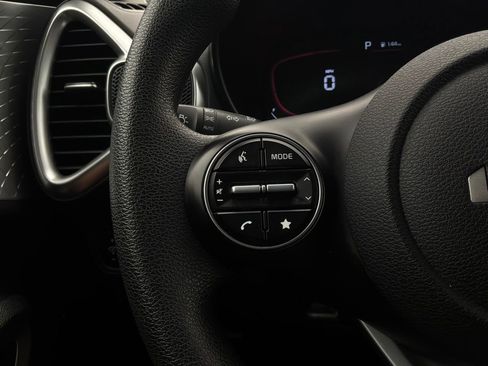 Used 2025 Kia Soul LX w/ LX Technology Package FWD image 31
