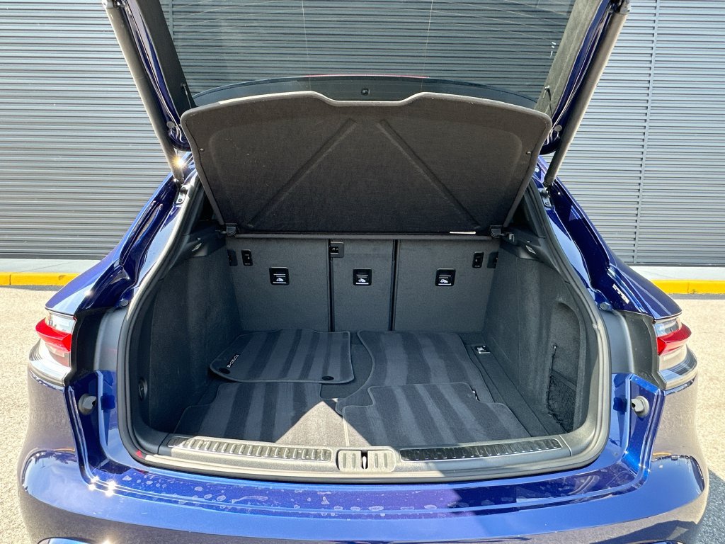 Certified 2026 Porsche Macan AWD/4WD image 31