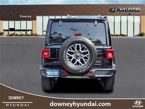 Used 2025 Jeep Wrangler Sahara image 5