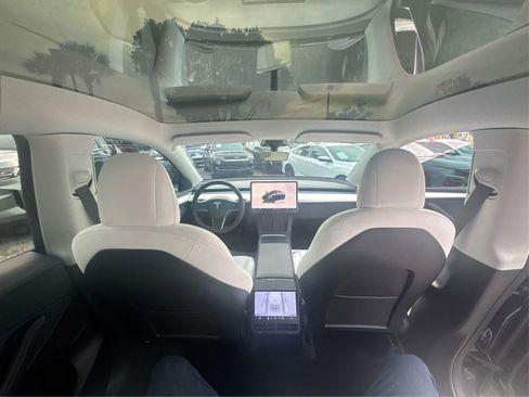 Used 2022 Tesla Model Y Long Range AWD/4WD image 25