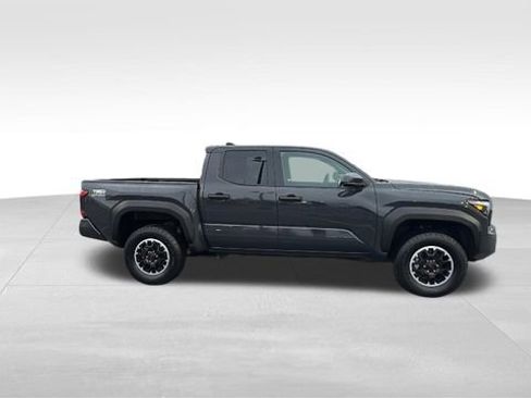 Used 2025 Toyota Tacoma TRD Off-Road image 33