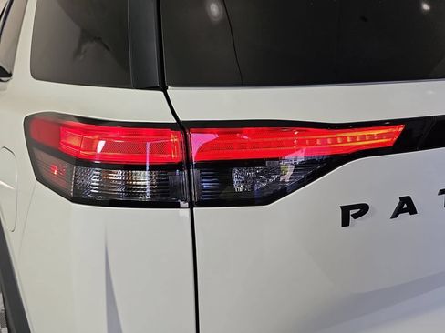 Used 2024 Nissan Pathfinder Platinum FWD image 30