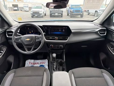 Used 2025 Chevrolet TrailBlazer LT AWD/4WD image 12