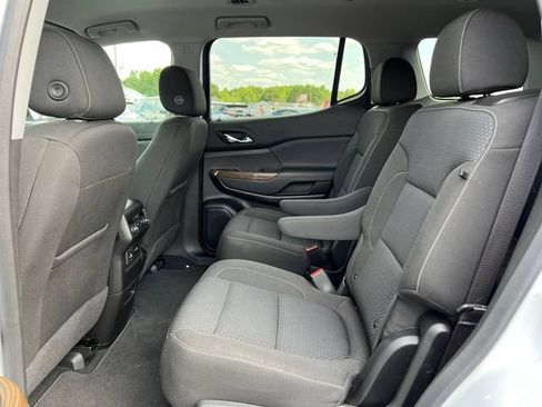Used 2023 GMC Acadia SLE w/ Driver Convenience Package FWD image 4