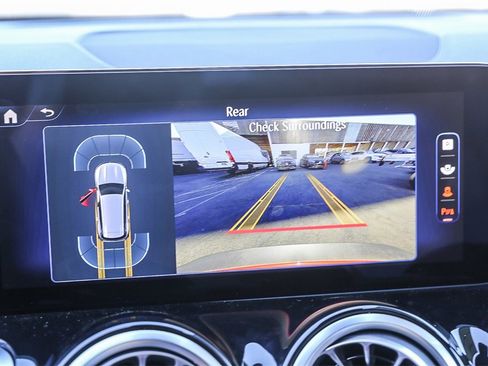 Used 2024 Mercedes-Benz EQB 300 4MATIC image 30