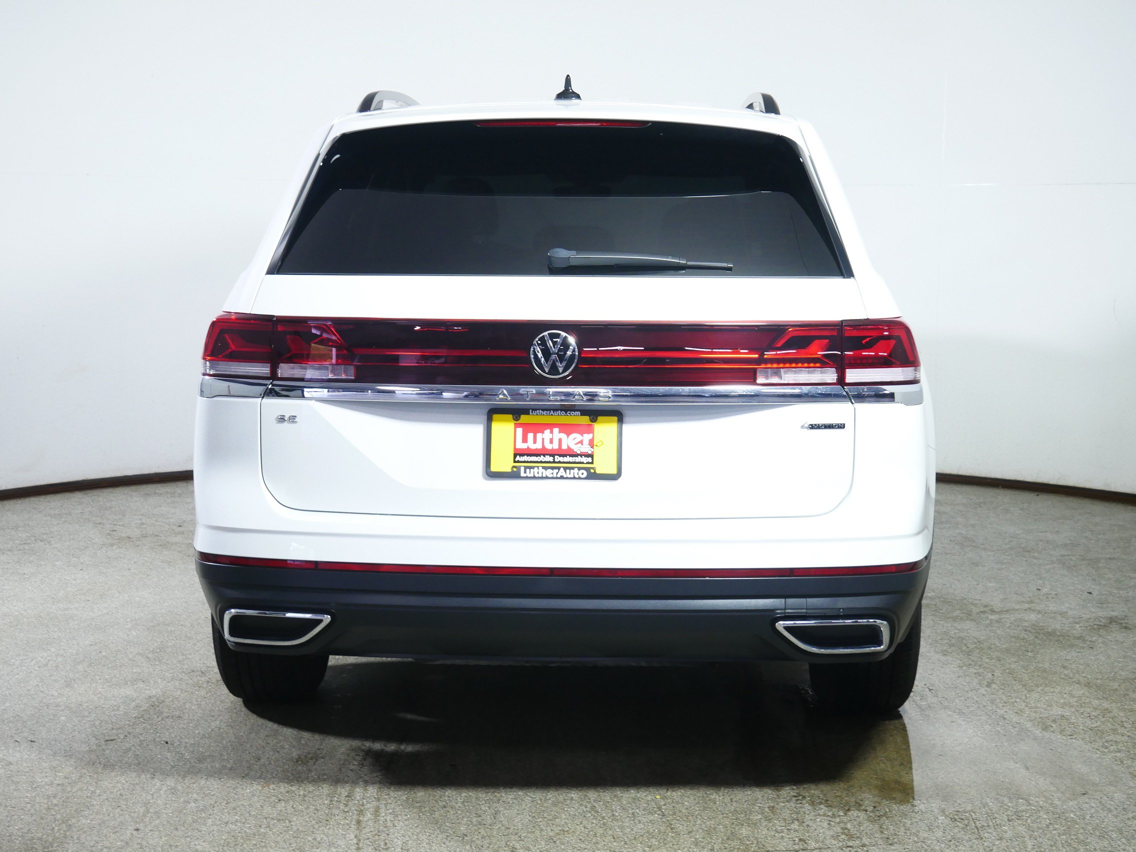 Used 2025 Volkswagen Atlas SE AWD/4WD image 6
