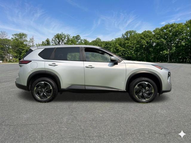 Used 2024 Nissan Rogue SV AWD/4WD image 10