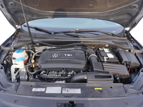 Used 2017 Volkswagen Passat 1.8T R-Line w/ R-Line Lighting Package image 29