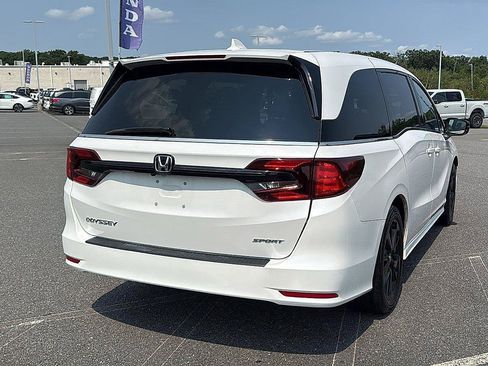 Used 2023 Honda Odyssey Sport image 7