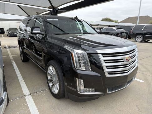 Used 2019 Cadillac Escalade ESV Platinum image 2