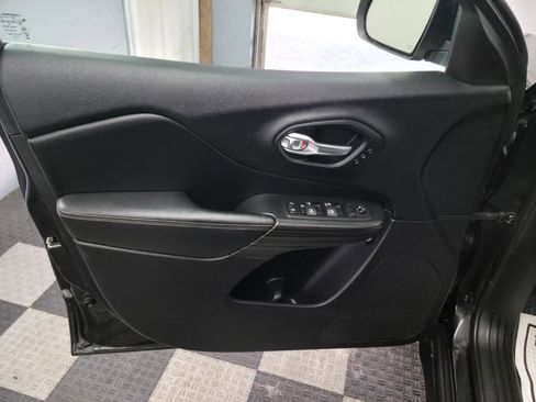 Used 2015 Jeep Cherokee Limited w/ Luxury Group image 21