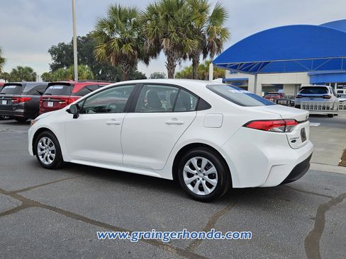Used 2024 Toyota Corolla LE image 3