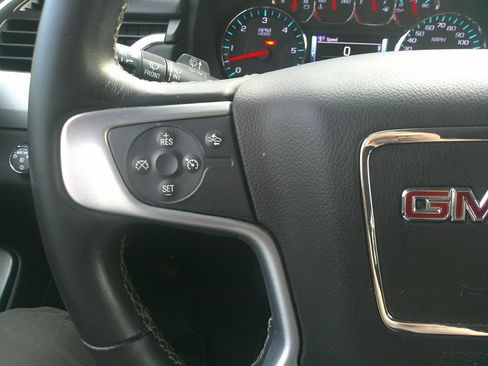 Used 2018 GMC Yukon SLT image 18