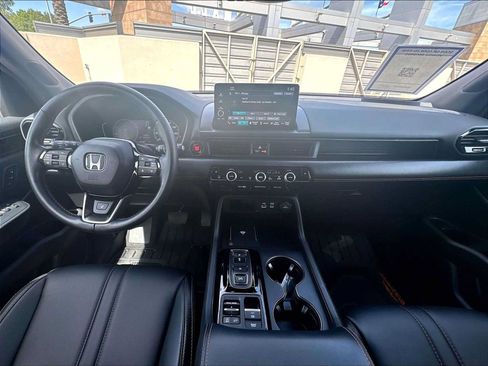 Used 2025 Honda Pilot TrailSport image 17