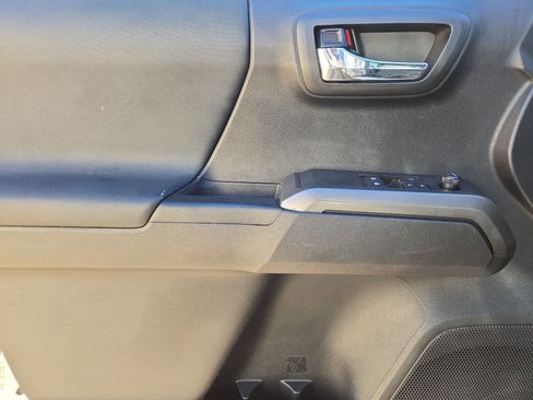 Used 2020 Toyota Tacoma TRD Sport image 15