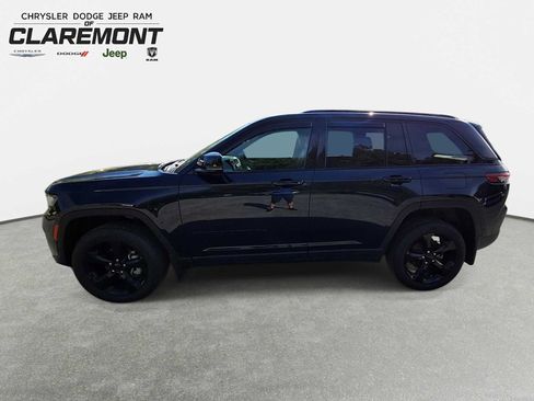 Used 2024 Jeep Grand Cherokee Limited w/ Black Appearance Package AWD/4WD image 5
