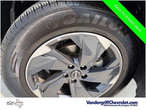 Used 2025 Nissan Rogue SV FWD image 9