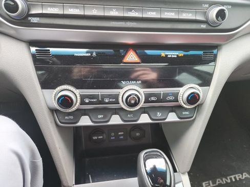 Used 2020 Hyundai Elantra Value Edition FWD image 11