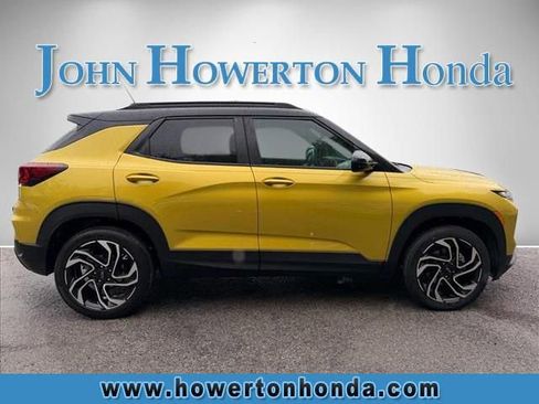 Used 2024 Chevrolet TrailBlazer RS w/ Convenience Package AWD/4WD image 3