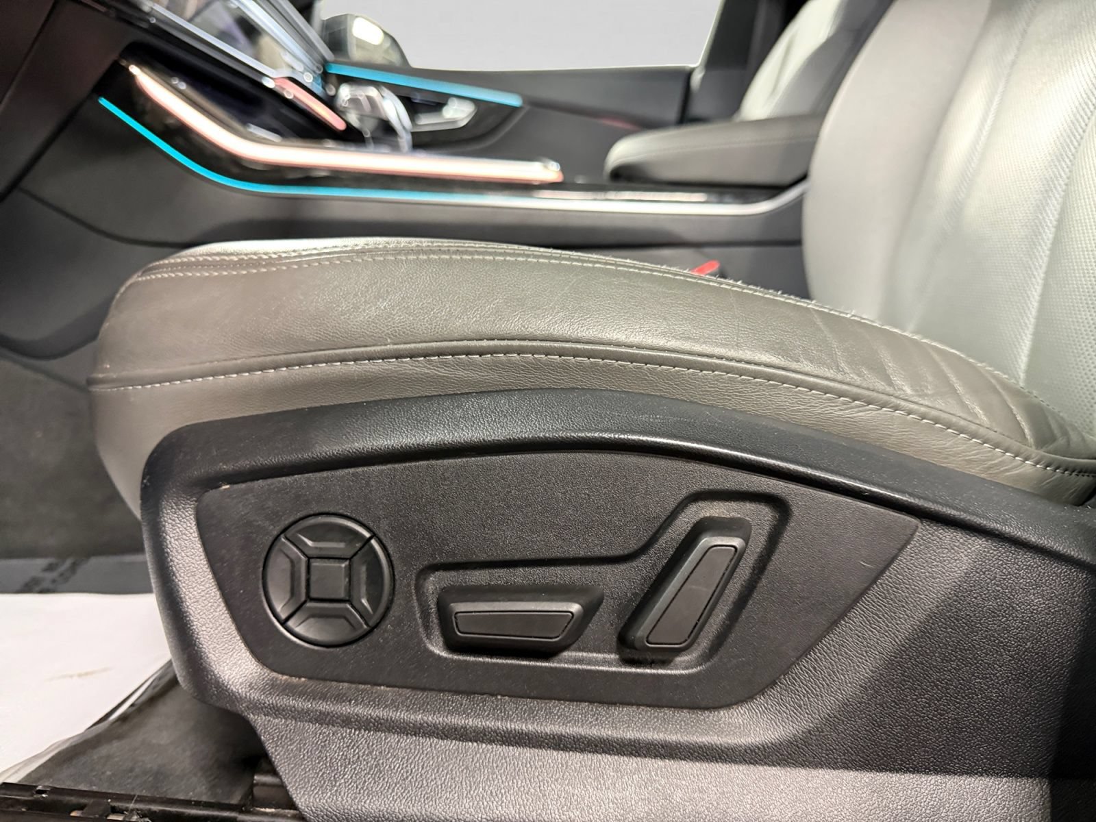 Used 2019 Audi Q8 Premium Plus w/ Premium Plus AWD/4WD image 39