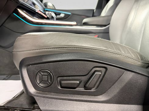 Used 2019 Audi Q8 Premium Plus w/ Premium Plus AWD/4WD image 39